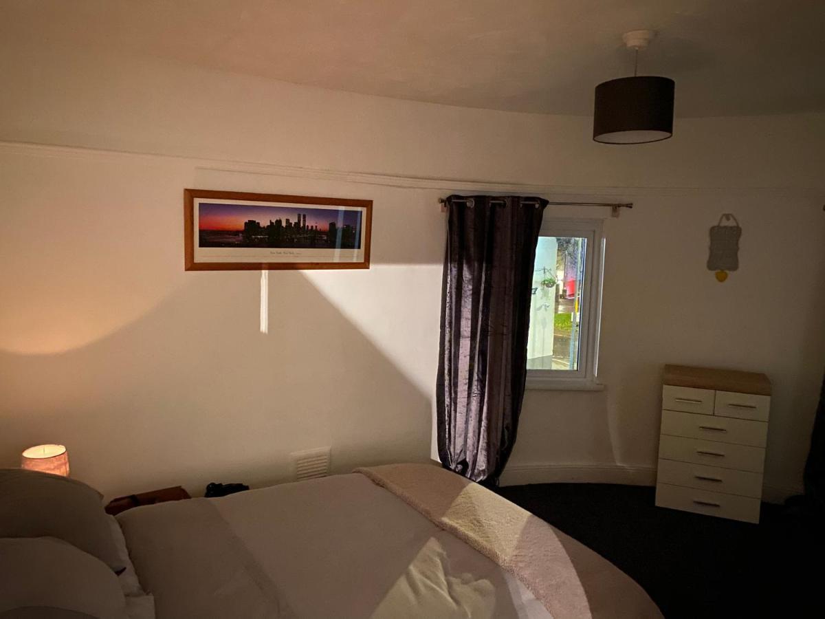 Spacious 2 Bed Apartment, Close To Village Shops Cardiff Exterior foto