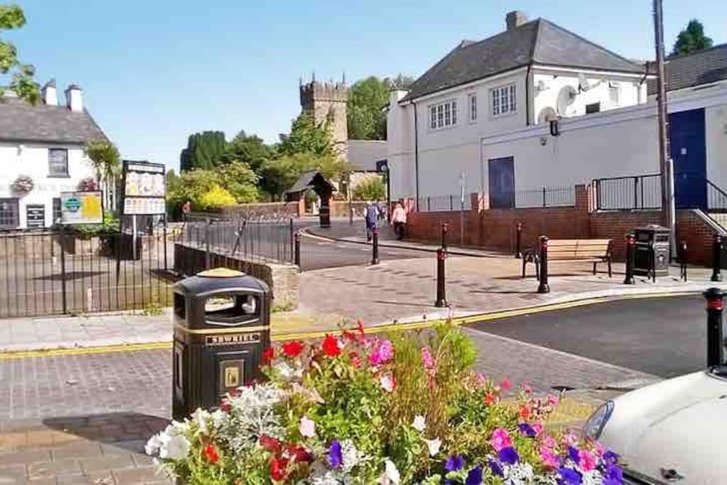 Spacious 2 Bed Apartment, Close To Village Shops Cardiff Exterior foto