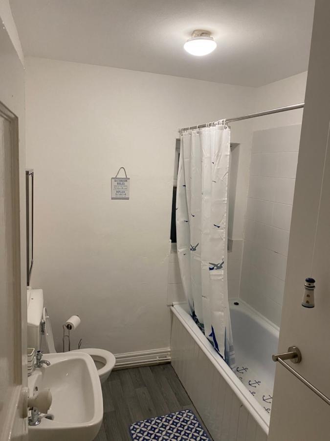 Spacious 2 Bed Apartment, Close To Village Shops Cardiff Exterior foto